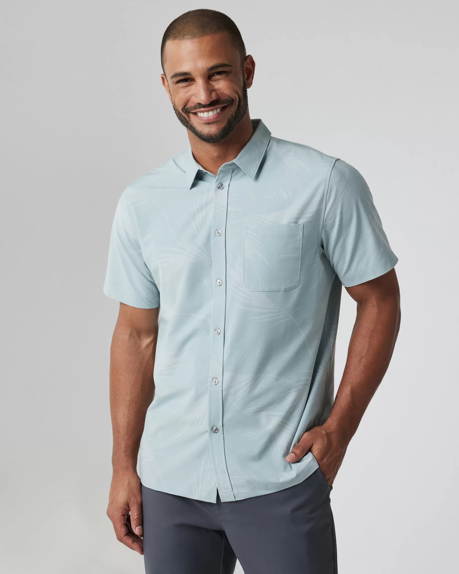 Vuori Short-Sleeve Bridge Button Down ChalkBlueFallingFrond Online