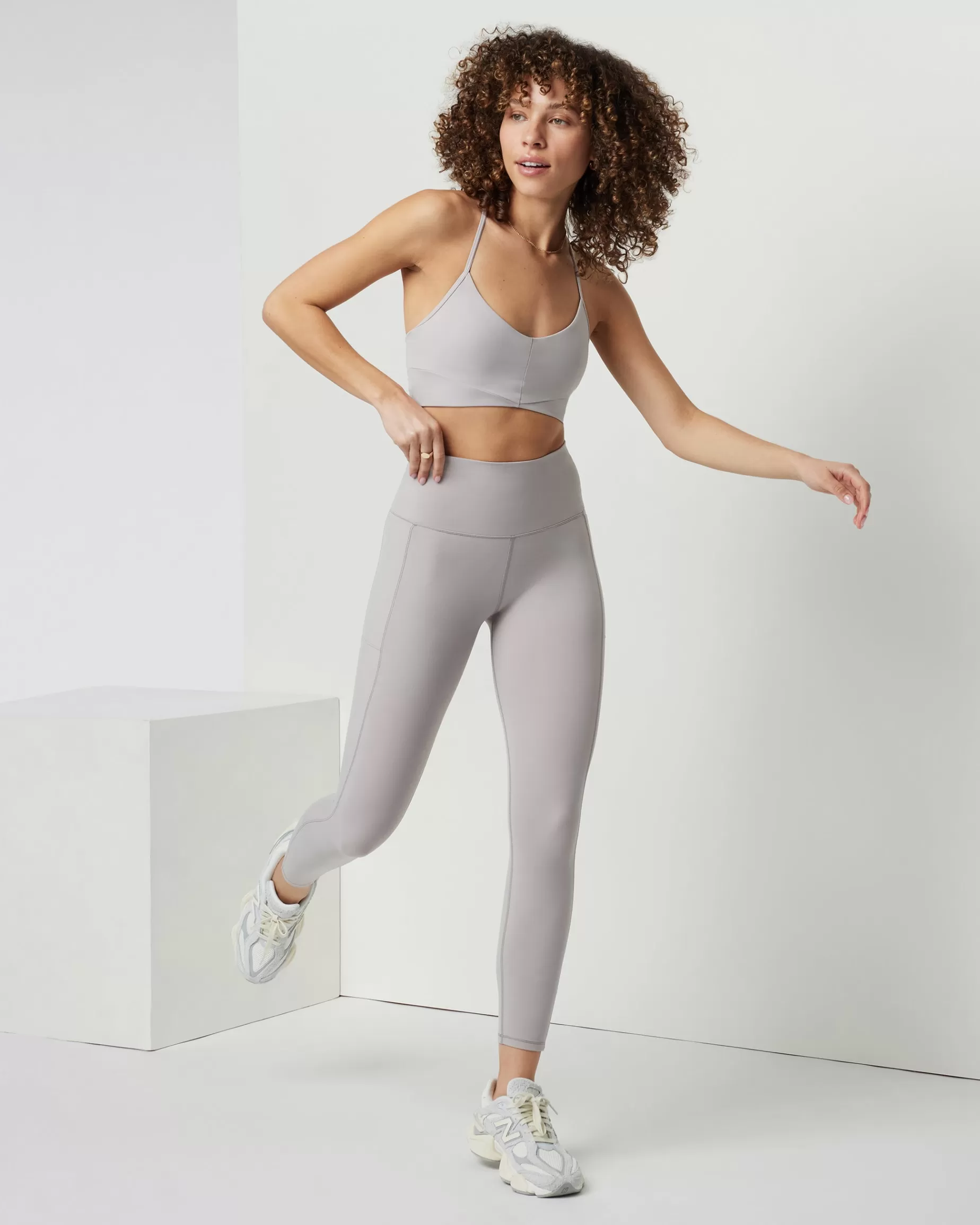 Vuori Studio Pocket Legging SoftPewter Hot