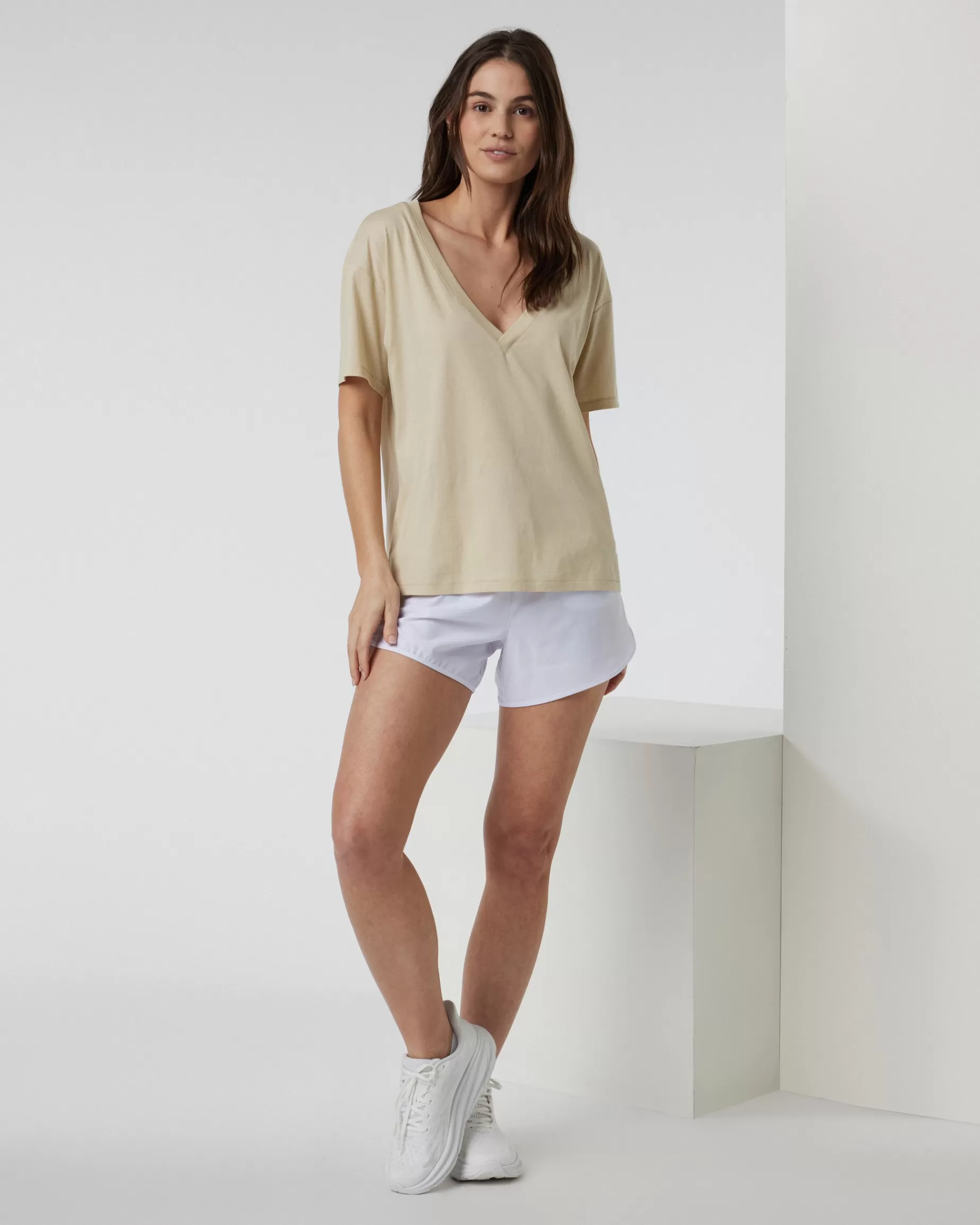 Vuori Sutton V-Neck Cashew Hot