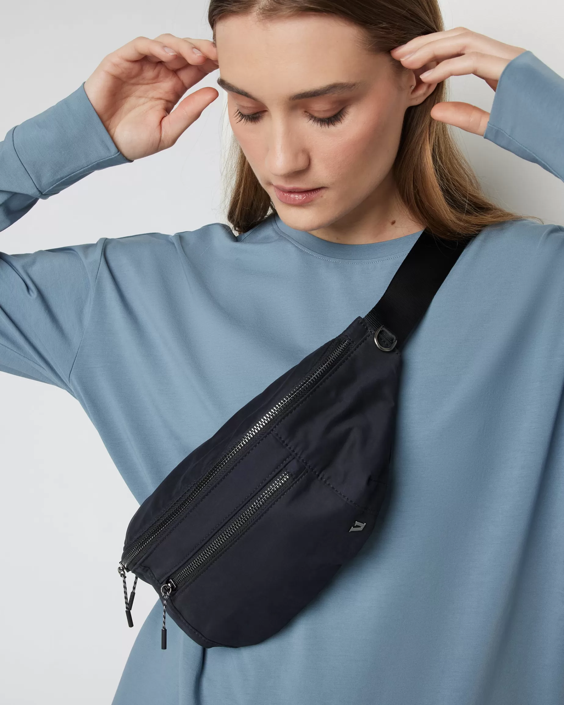 Vuori Sling Black Flash Sale