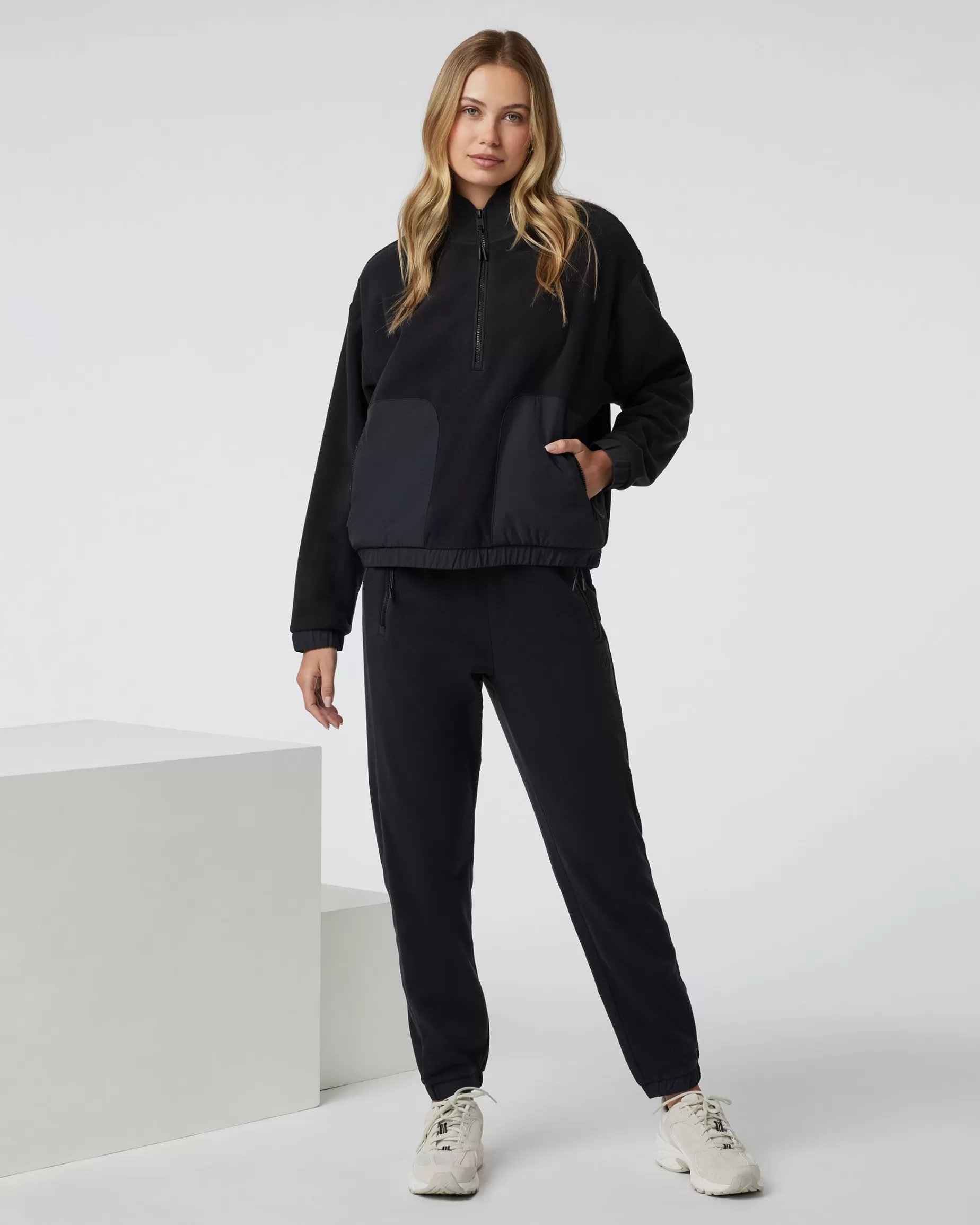 Vuori Women's Aspen Jogger Black New